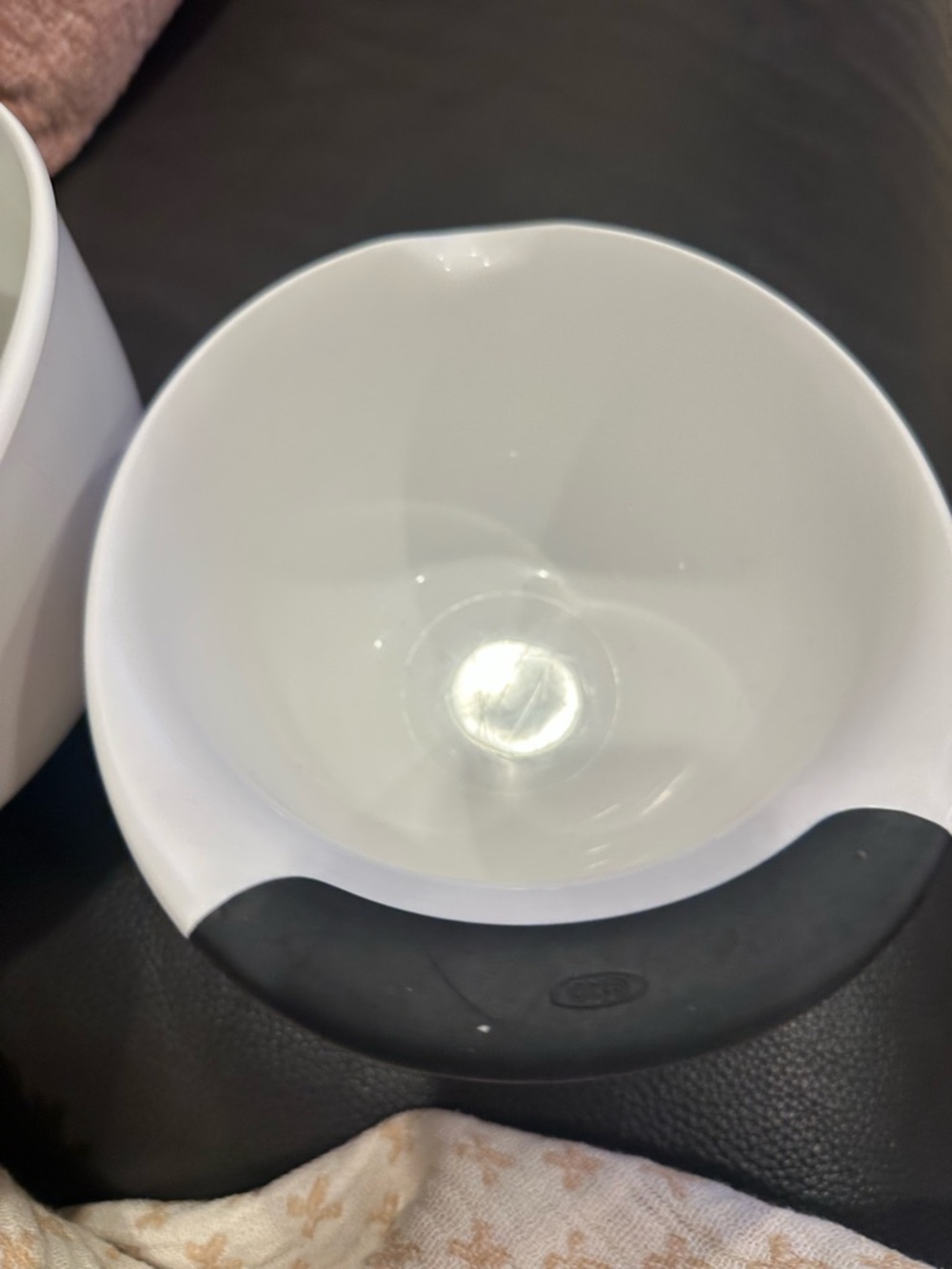 White Nesting Mixing Bowls with Black Grip Tabs - Picture 6 of 8